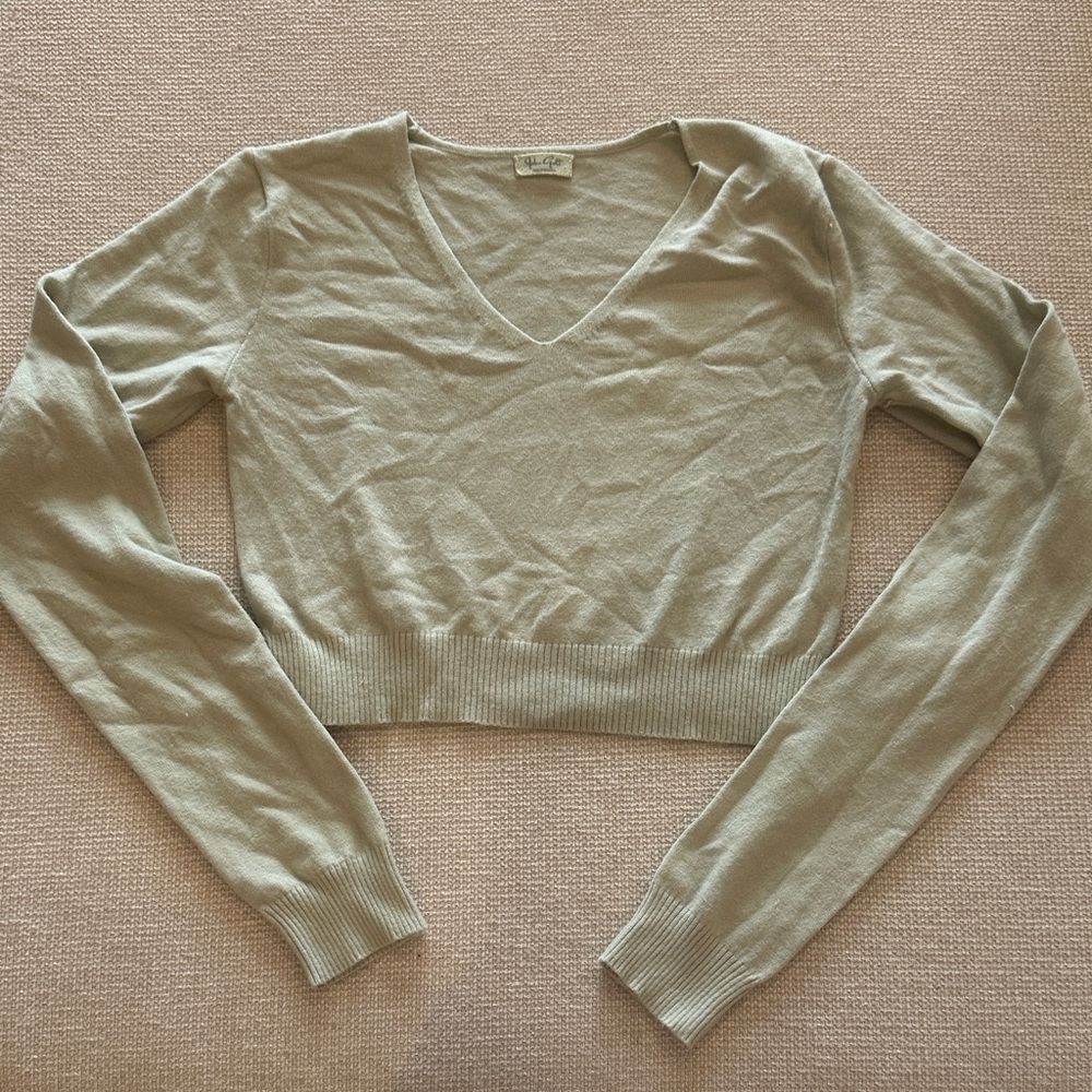 Brandy Melville John Galt V-Neck Long Sleeve Crop Top - Sage Green